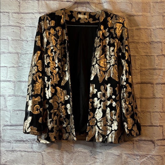 🔵”NWOT” Elegant Black and Gold Patterned Blazer - Picture 2 of 8